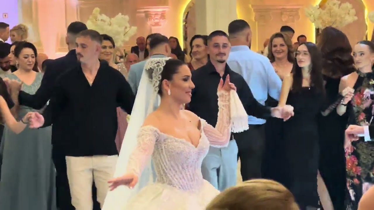 Kole Oroshi dhe Ardit Seferi - Dasma Madheshtore ne Gjakove Marta&Valentin LIVE HD