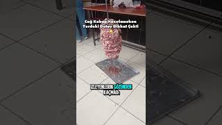 Cağ Kebap Hazırlanırken Yerdeki Detay Dikkat Çekti