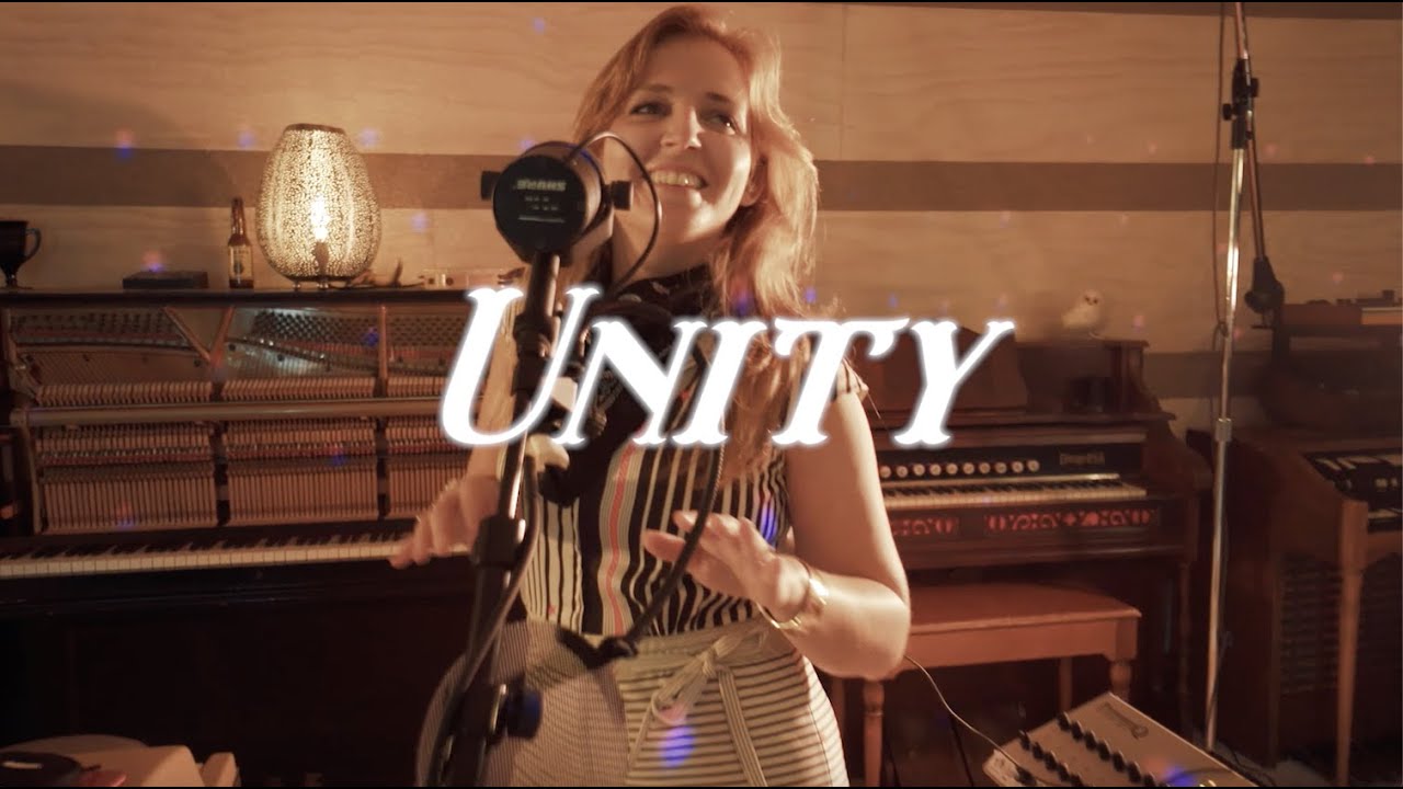 在 YouTube 上观看 Smokey Brights - "UNITY" (live from The Mothership) 在 YouTube 上观看 Smokey Brights - "UNITY" (live from The Mothership)