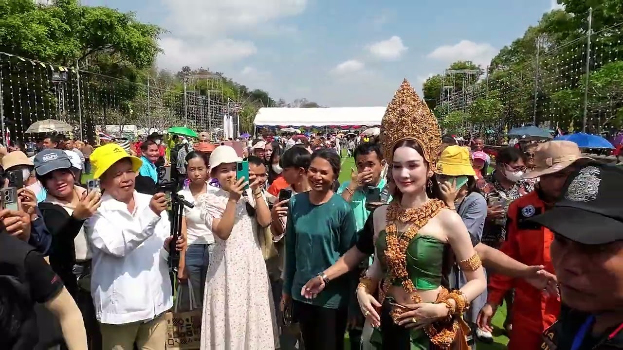 สาวสวยเดียร์น่า ฟลีโป ดารา นางเอกดัง มาในชุดนางพญาจัมปาศรี ฟ้อนบวงสรวง งานนมัสการพระบรมธาตุนาดูน