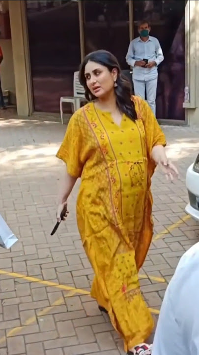 Is Kareena Kapoor Pregnant again?😱 #shortvideo