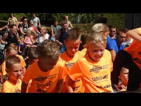 250 kinderen doorworstelen Obstacle Run Staphorst 2022