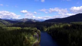 Flying Dji Phantom 3 Standard over McKenzie River, Oregon