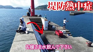 真夏の防波堤の上から怪物を釣りあげた少女の様子が熱中症と騒がれ・・・