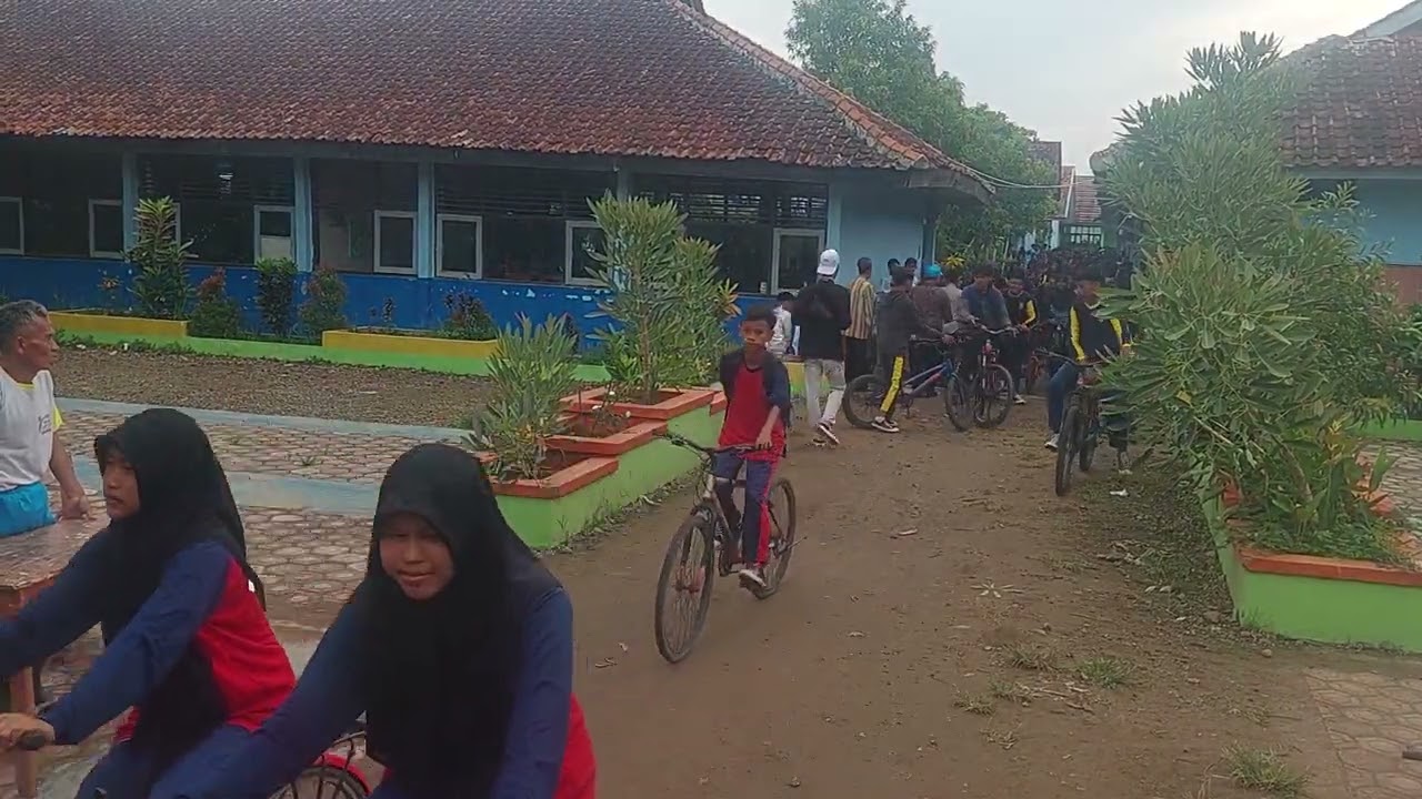 Pelepasan Sepeda Santai di HUT SMP NEGERI 1 COMPRENG yang ke 38