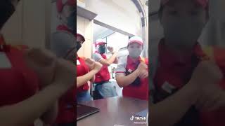 Jollibee Crew, Nahuli Ng Manager.