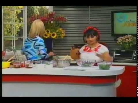 RES CON JENGIBRE Y ENSALADA CON ADEREZO DE CACAHUATE.