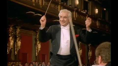 Bernstein: Divertimento for Orchestra - Leonard Bernstein - Wiener Philharmoniker Orchestre