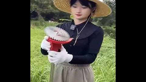 Máy cắt cỏ chạy bằng pin