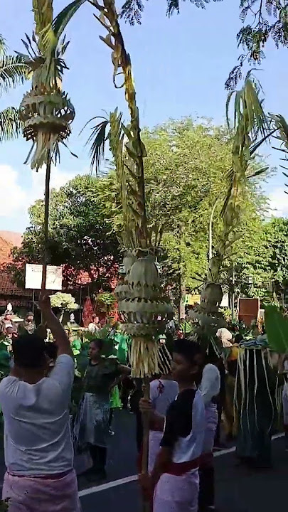 Arak-arakan Penjor Janur Bersama 500 Penari di Solo Menari #shorts