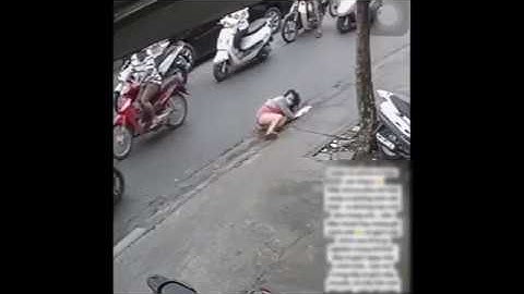Clip: Cô gái bị giật dây chuyền, ngã sấp mặt xuống đường
