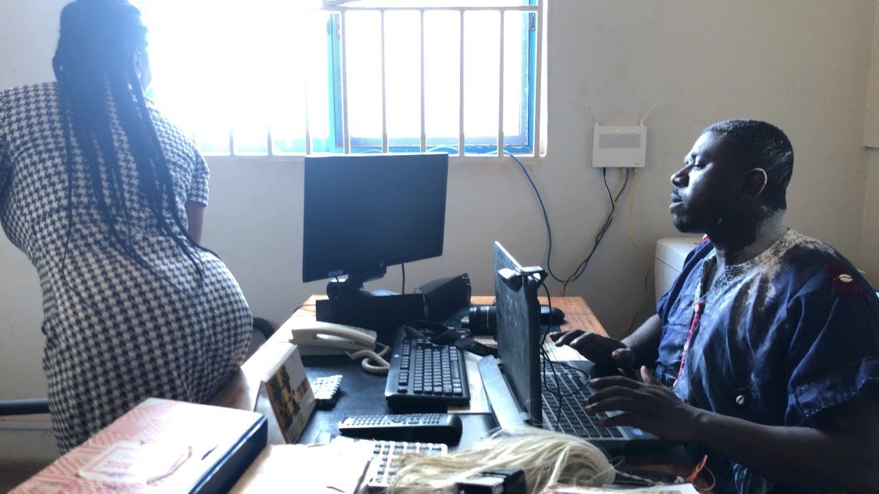 Колледж Комфо встречает свою знакомую. Эпизод 1 — Эй, эта канадская леди 😂😂😂😂😂