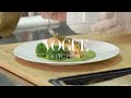 Vogue Kitchen: рецепт запеченной семги с горохово-мятным пюре