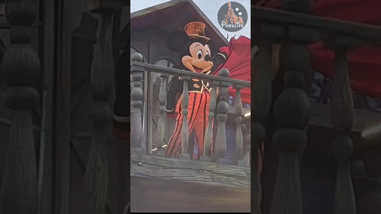 👀 Mickey’s Halloween Parade at Disneyland Paris 