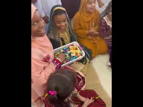 عنوان الدرس عاداتي وتقاليدي العمانية للصف الرابع أ بدرية السعدي