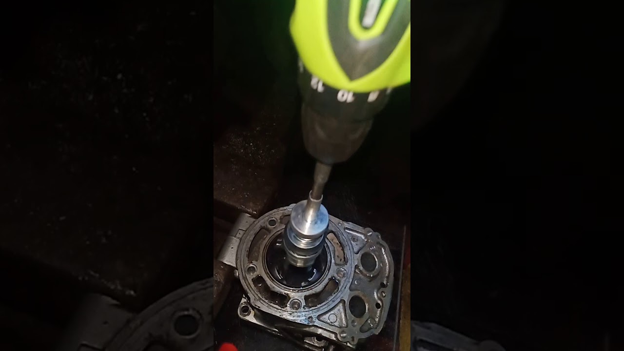 menghaluskan boring ninja r yang mengalami biret halus dengan alat ...