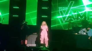 The Vamps ft. Sabrina Carpenter - Hands Live