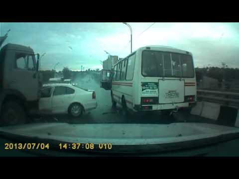 Камаз вылетел на встречку