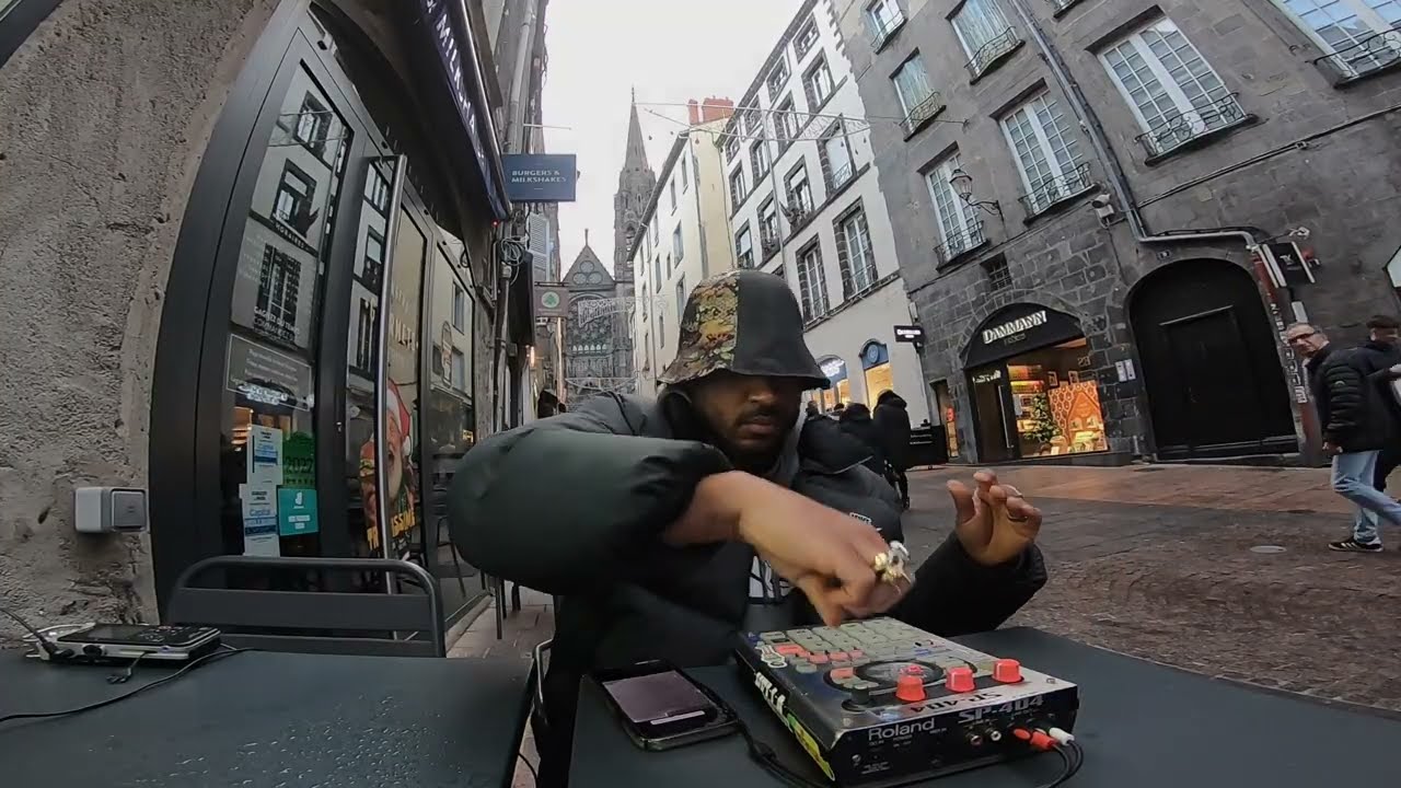 Very Relaxed instrumental by Stanley Ipkuss SP-404 Live @ Jaude in Clermont-Ferrand, France 🇫🇷