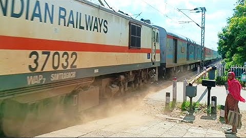 Extremely Dust Storm Attack : Ranchi Intercity Express Dangerous Dust Storm Attack at Railgate