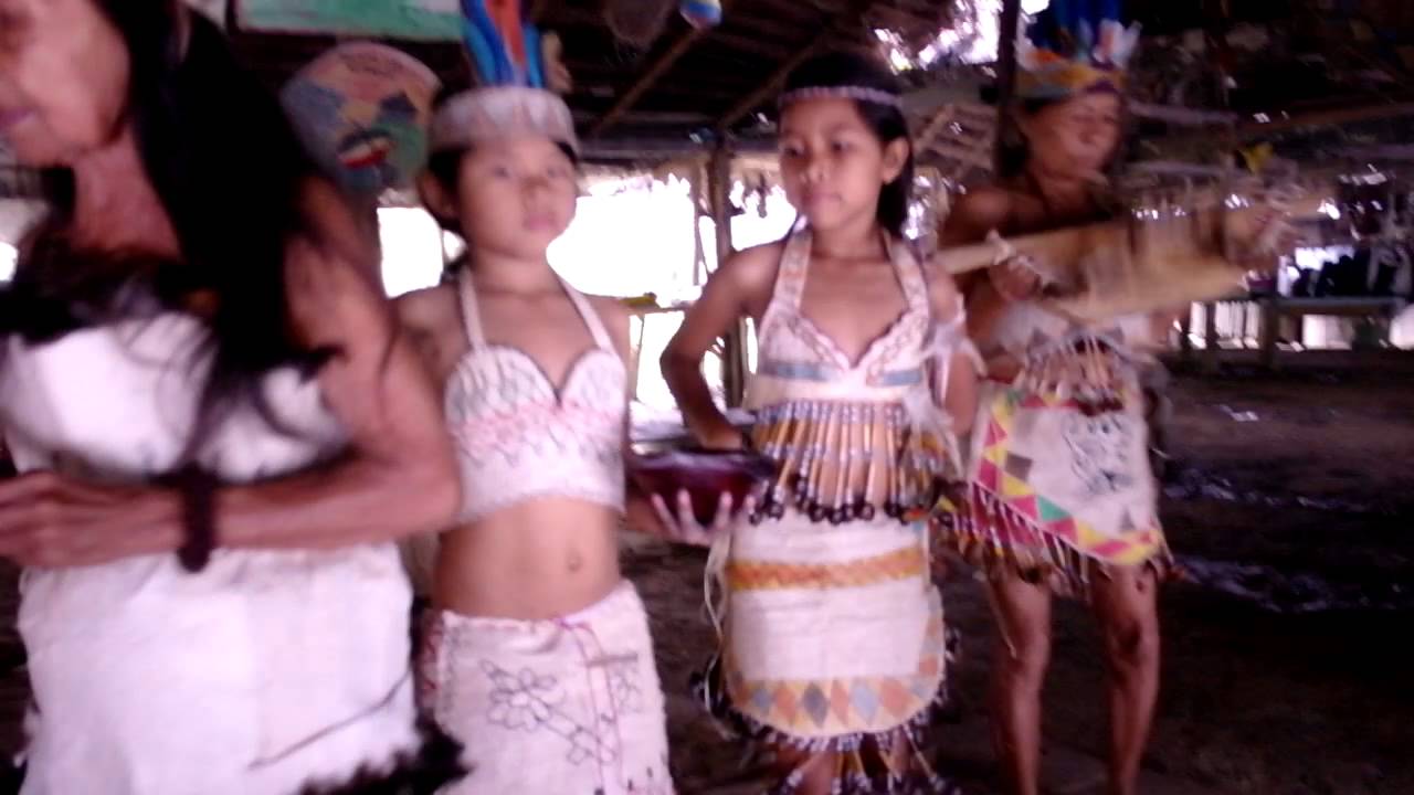 Danza Ancestral Indígena en la Selva del Amazonas (Grupo étnico Tukano