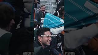 Jalen Duren Tells Kid To Take Off Hornets Jersey π
Jalen Duren Tells Kid To Take Off Hornets Jersey π