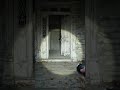 “Raat ke 3 baje achanak bahar se rone ki aawaz aayi…Darwaza khola…