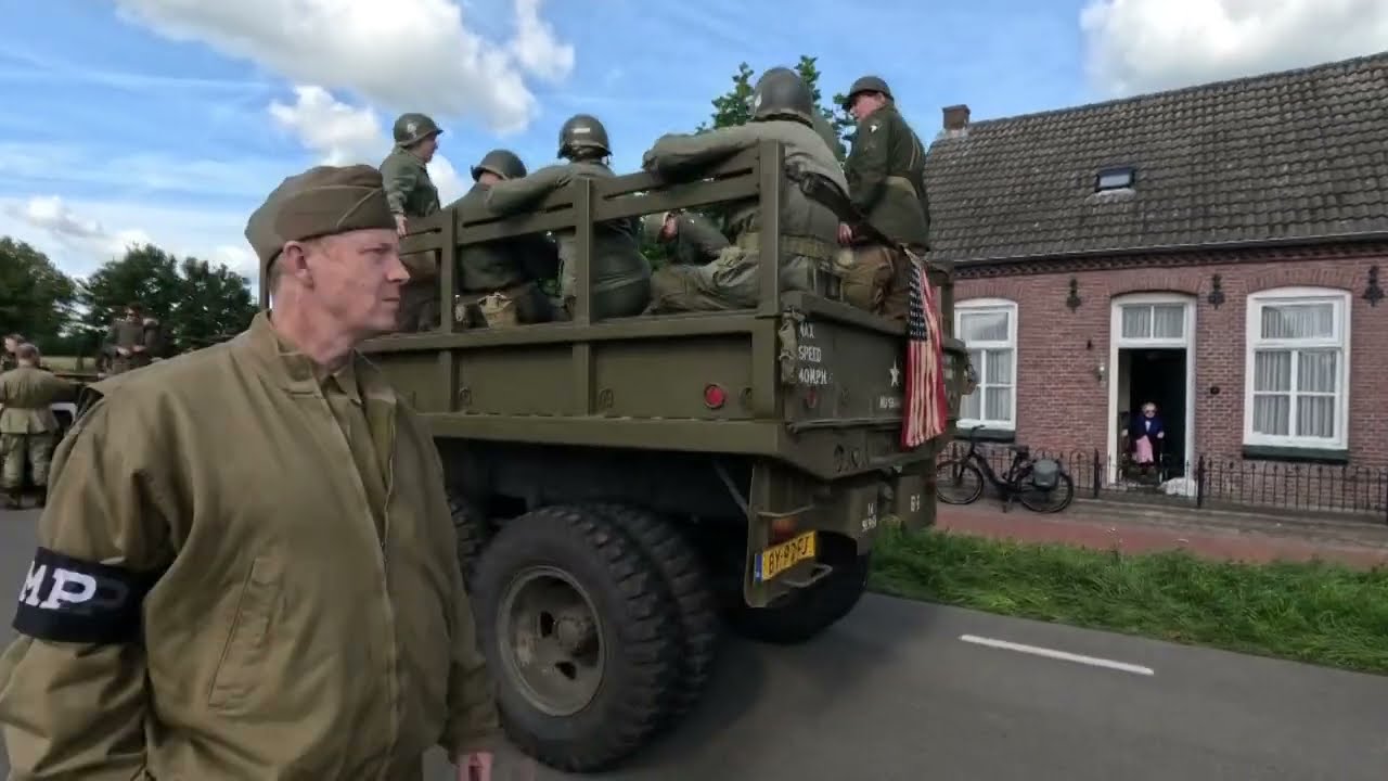 Airbornepad Market Garden - Freedom Ride - Historic Military Vehicles Holland Nuenen