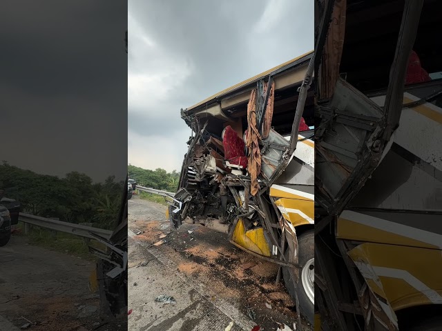 Kecelakaan di ruas Tol Bakauheni–Terbanggi Besar KM 44, Kamis (16/4) siang.