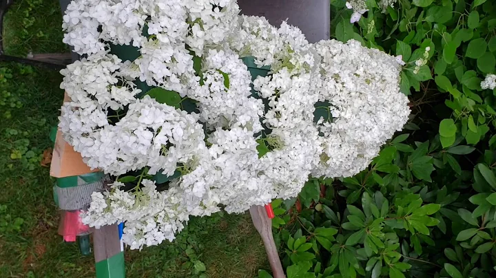 How to Make a Low Table-center Bouquet