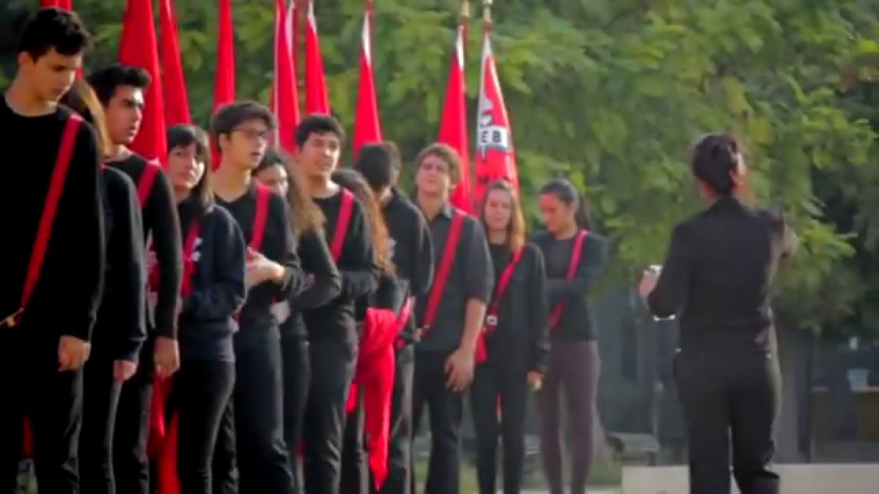 İzmir Atatürk Lisesi Ata'sını anıyor.