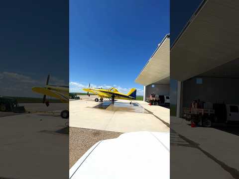 Lavando el juguete 🛩️💦👨🏽‍🌾 #entretenimiento #airtractor #agricultura #avion