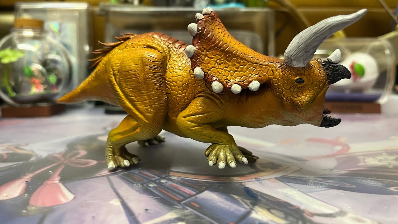 粘土」粘土細工素人がサクッと作るトリケラトプスのフィギュア「恐竜