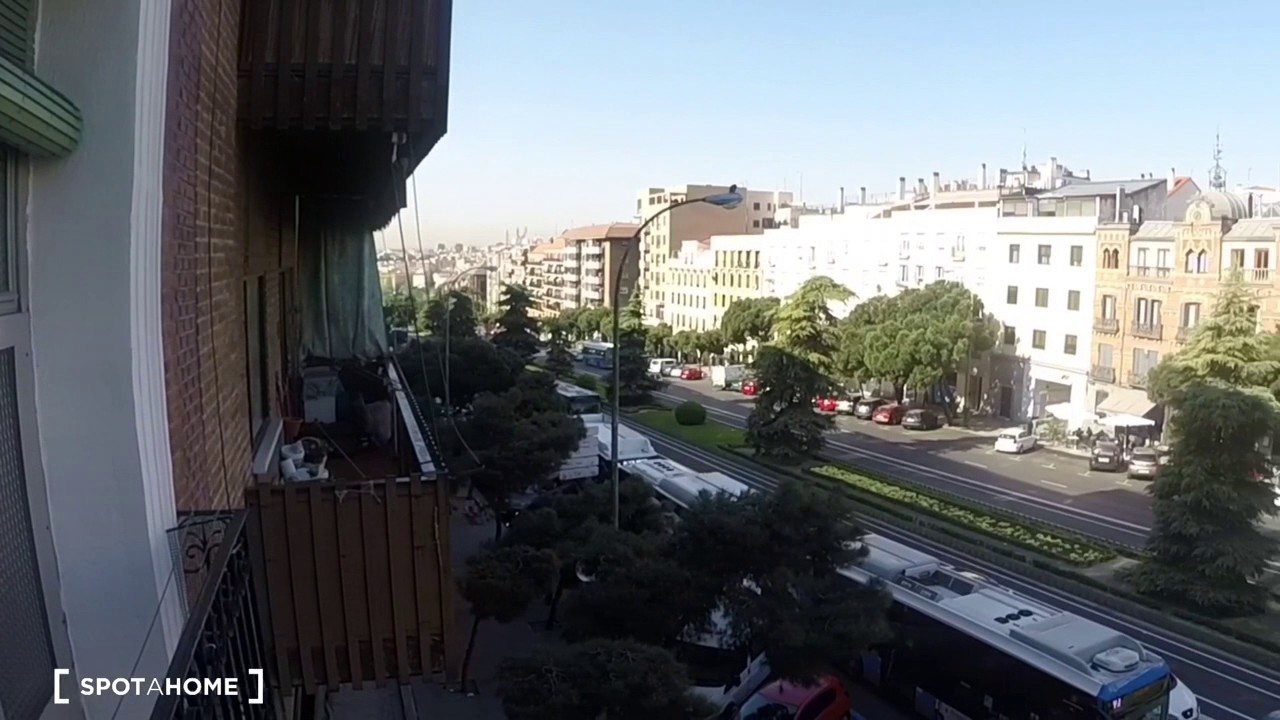 Rooms for rent in a 2bedroom apartment next to Puerta de Toledo