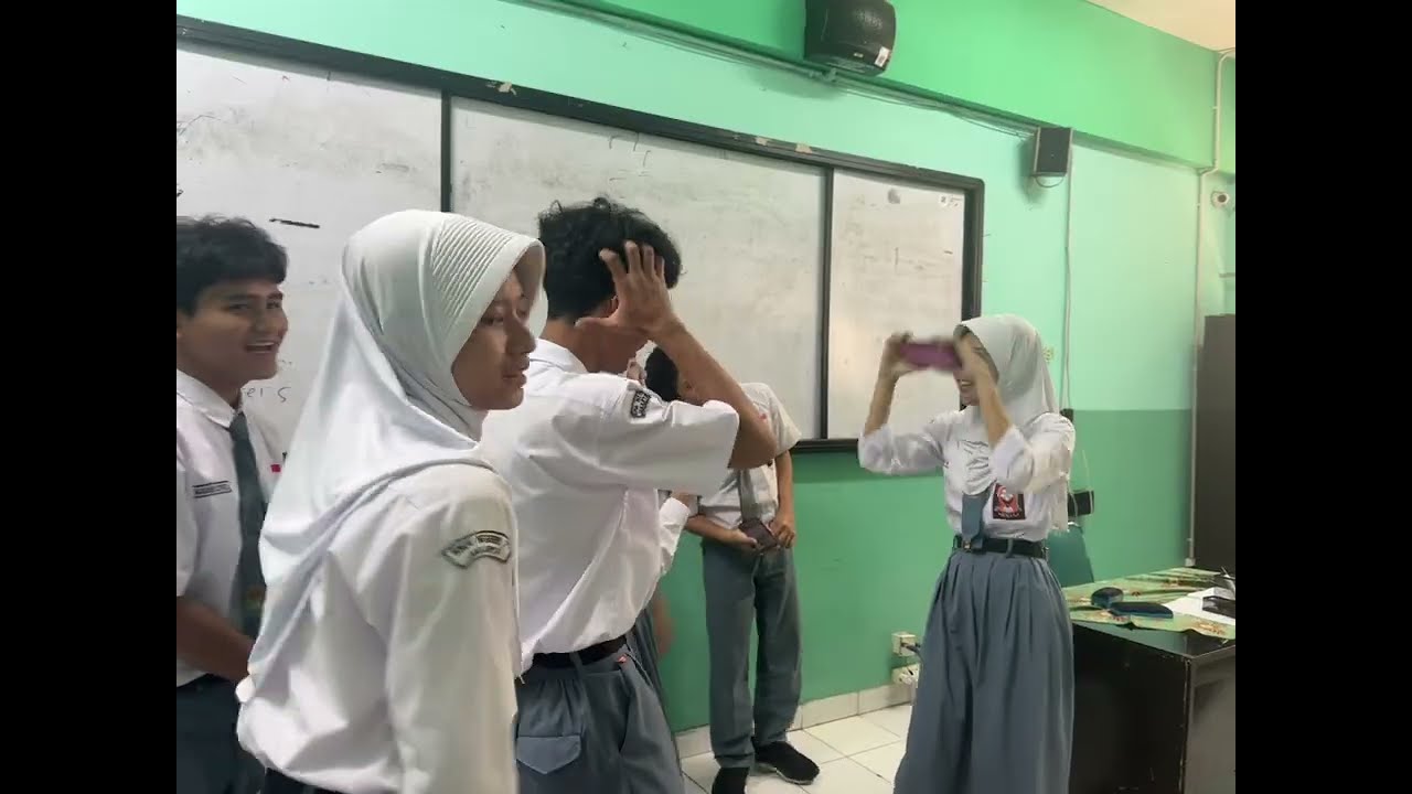 PERMAINAN TEBAK KATA KELOMPOK 3 (X-G)