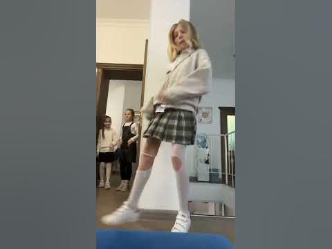 ПОРВАЛИСЬ КОЛГОТКИ в ШКОЛЕ :( - YouTube