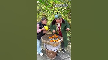 The original funny video clip of "Stealing a chicken but losing a rice" Did you laugh today? Wat