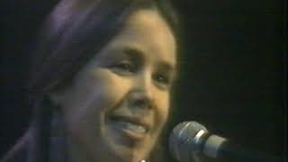KATE WOLF - She Rises Like the Dolphin - Paramount Theatre, Austin Texas, 1985 chords