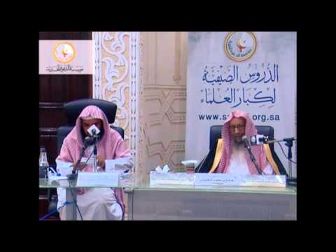 مسافر صلى المعرب والعشاء قصرا في المسجد وسوف تفام صلاة العشاء هل عليه ان يعيدها ؟