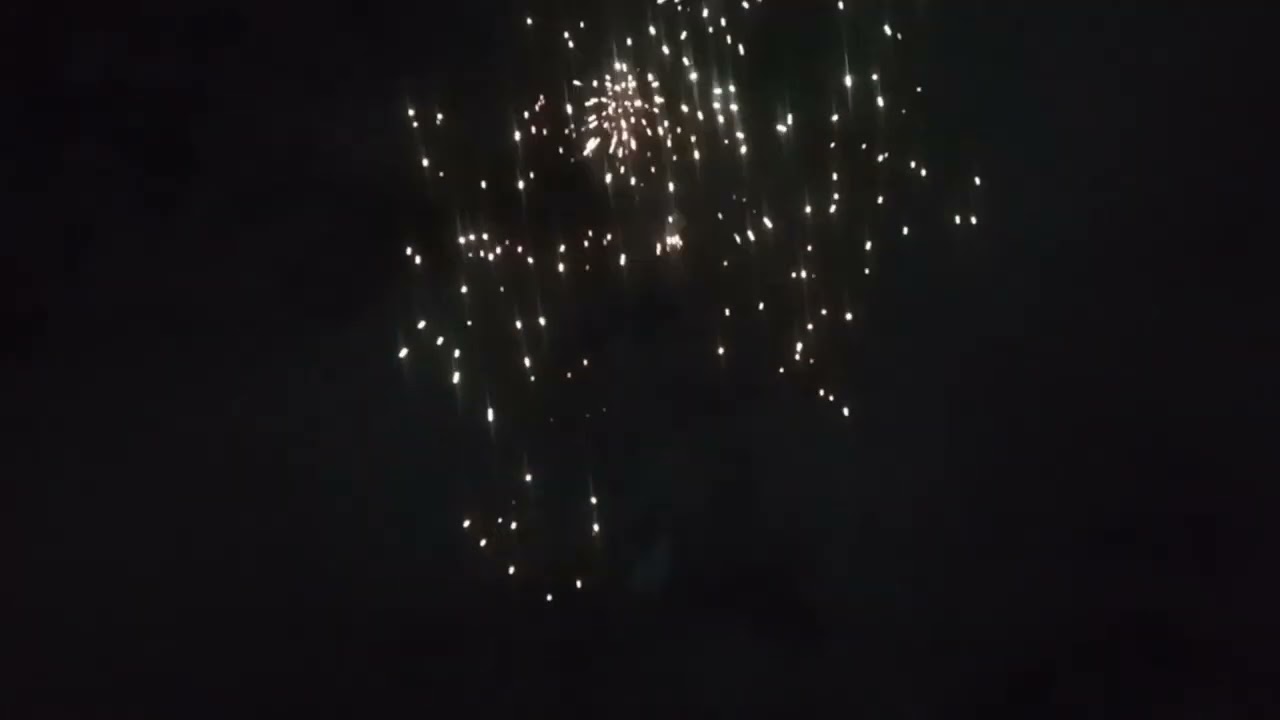 Kemeriahan kembang api di citraland gama city