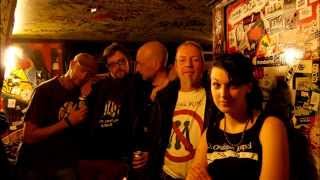 Video thumbnail of "Svensk Punk - Hångla till synth och knulla till punk"