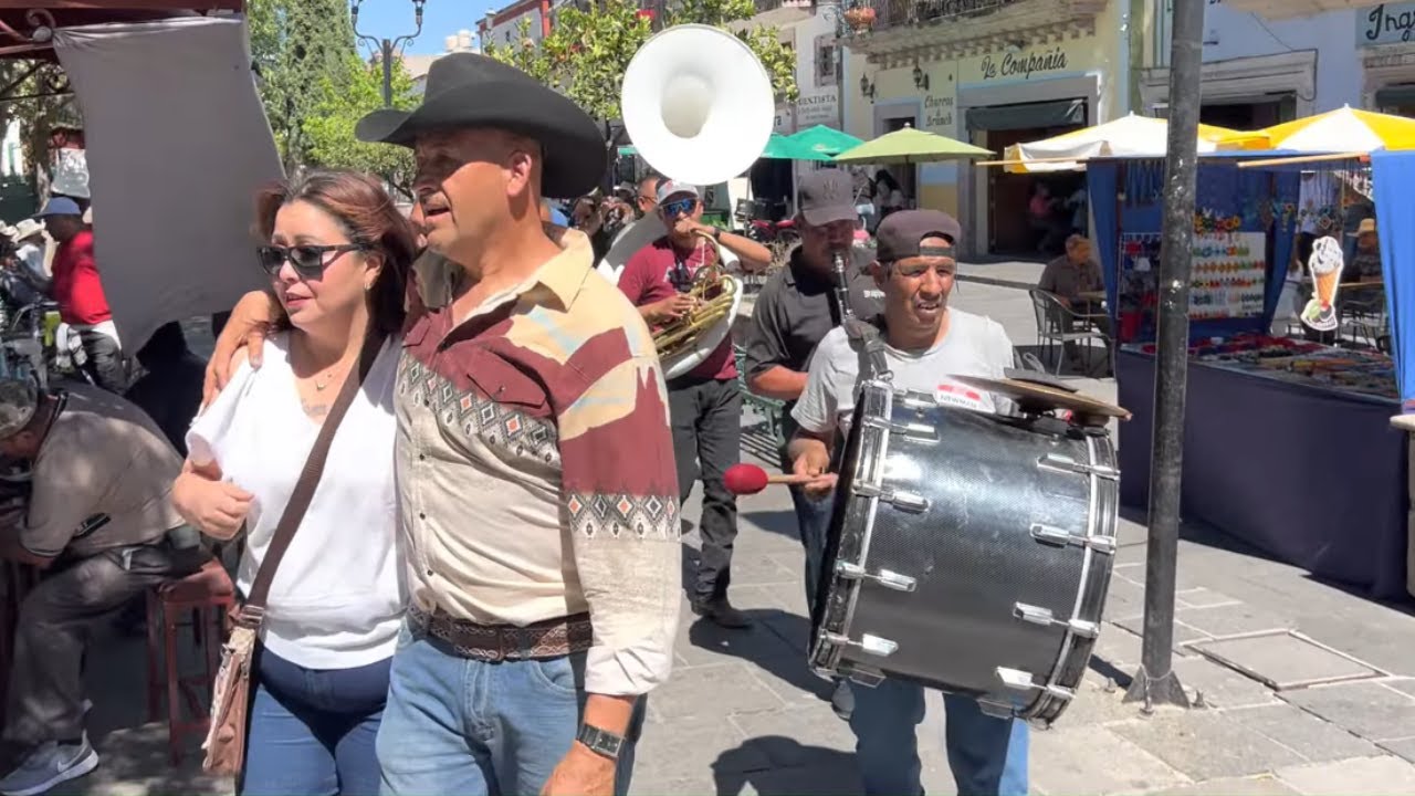 CAMINANDO Y BAILANDO CON TAMBORAZO POR EL JARDIN DE JEREZ ZACATECAS