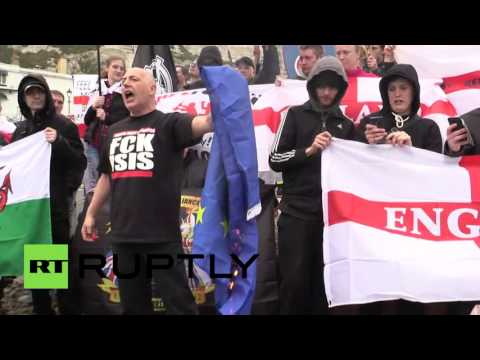 Протестующие сожгли флаг ЕС в британском Дувре