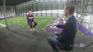 Eric Perkins chats with Vikings quarterback Kirk Cousins
