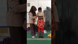How to put on a Bapang dance costume How to put on a Bapang dance costume