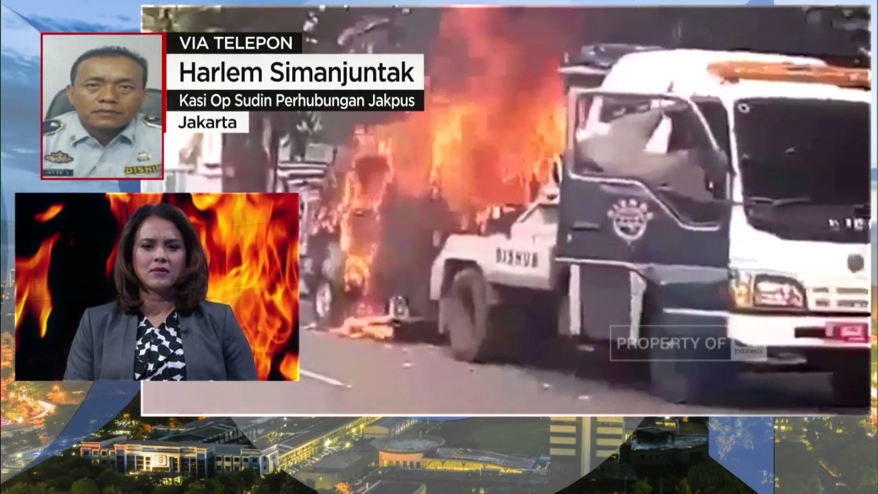 Detik-detik Seorang Pria Bakar Mobilnya saat Diderek Petugas Dishub