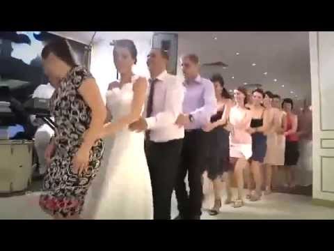 İlginç düğün dansı - Penguen dansı