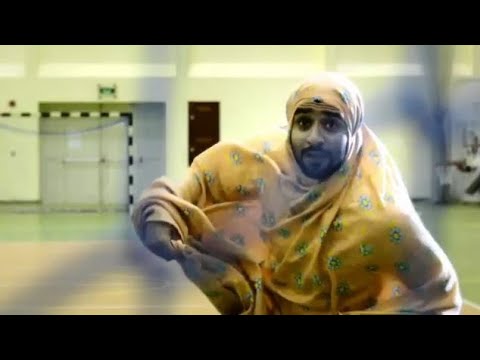 ماما زليخه تلعب كره قدم مع الاعبين