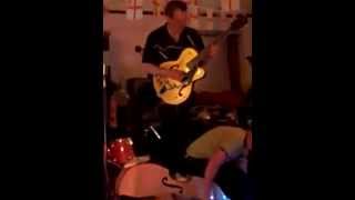 Short clip taken from the Kings Arms North Walsham in 2010. Featuri...