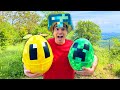 APRO LE UOVA GIGANTI DI MINECRAFT NELLA VITA REALE!!